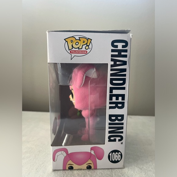 Funko Pop Friends Chandler Bing as Bunny Pop! Vinyl Figure #1066 - Picture 3 of 5